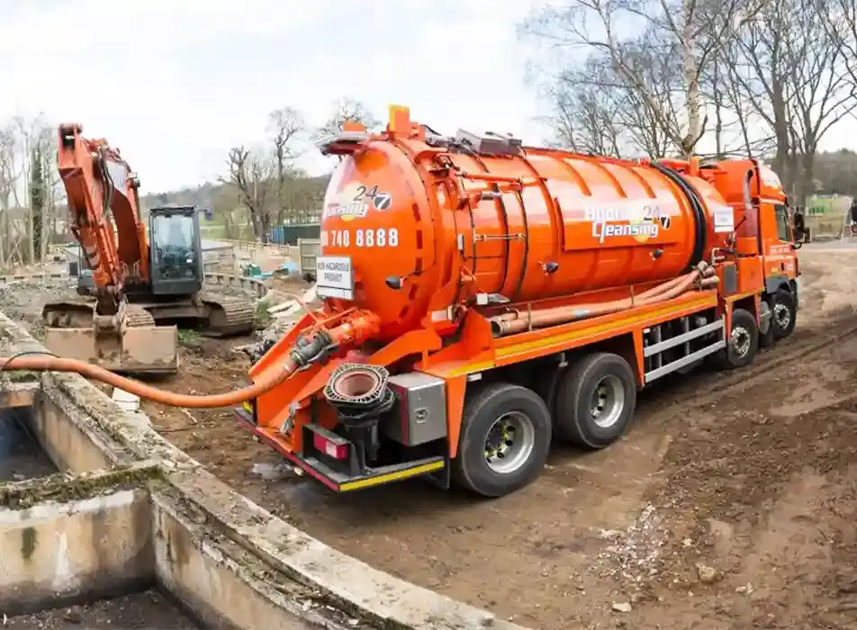 Unbeatable Drainage & Tanker Services - Tanker Image 4